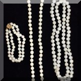 J04. Gold and pearls.
